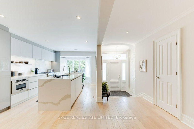 70 Heath St E photo 4