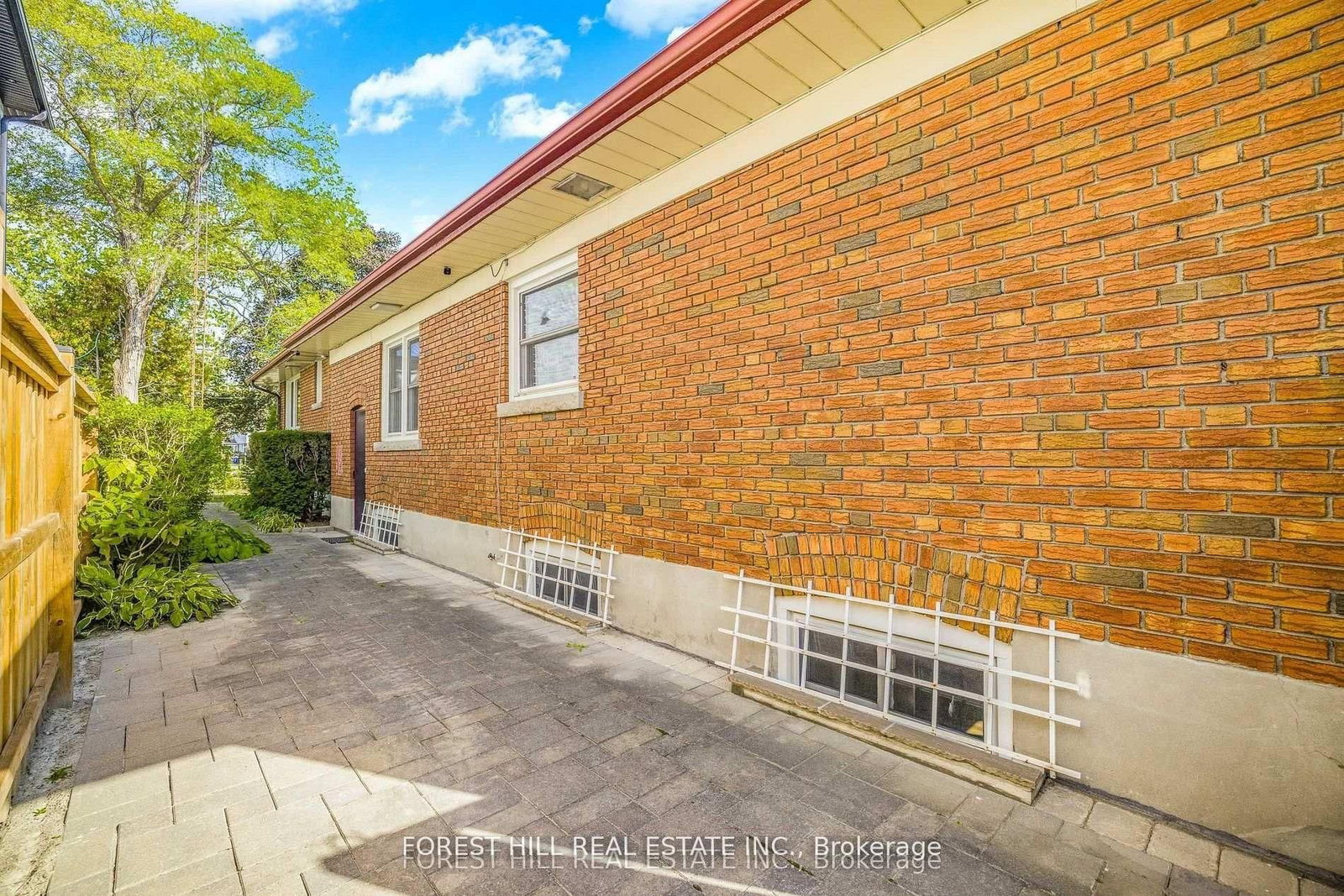 18 Irvington Cres, Toronto, view 22