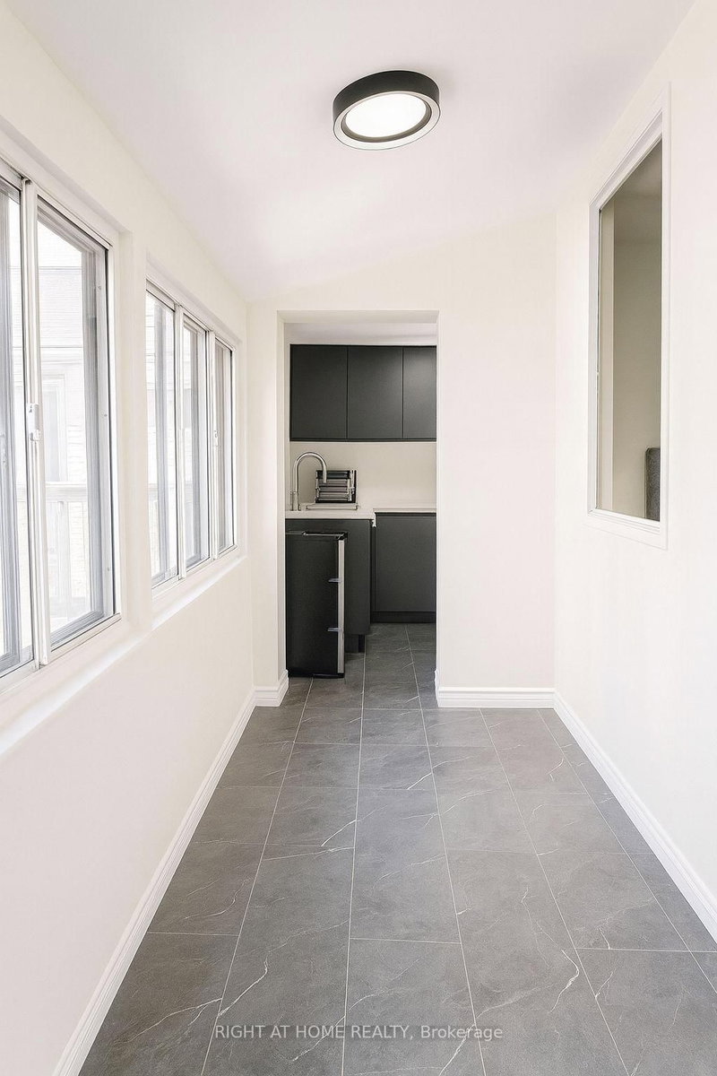 204 - 198-200 Queen Street W