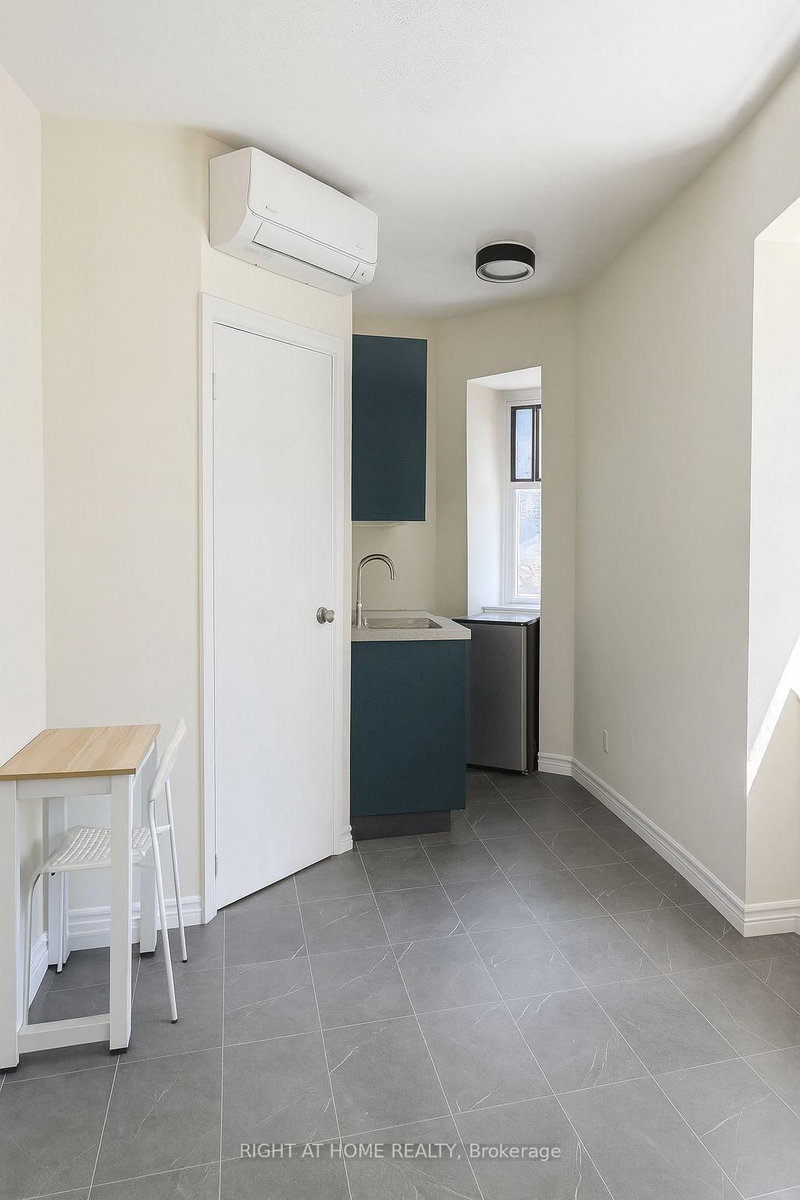 302 - 198-200 Queen Street W