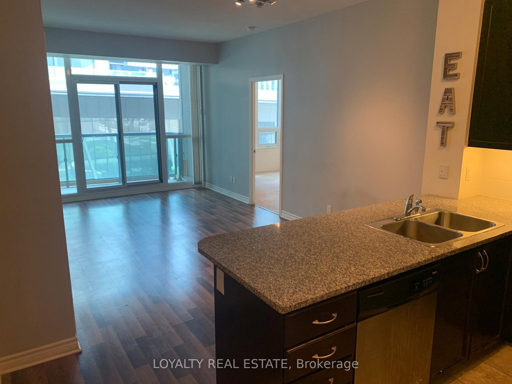 309 - 19 Grand Trunk Crescent 4