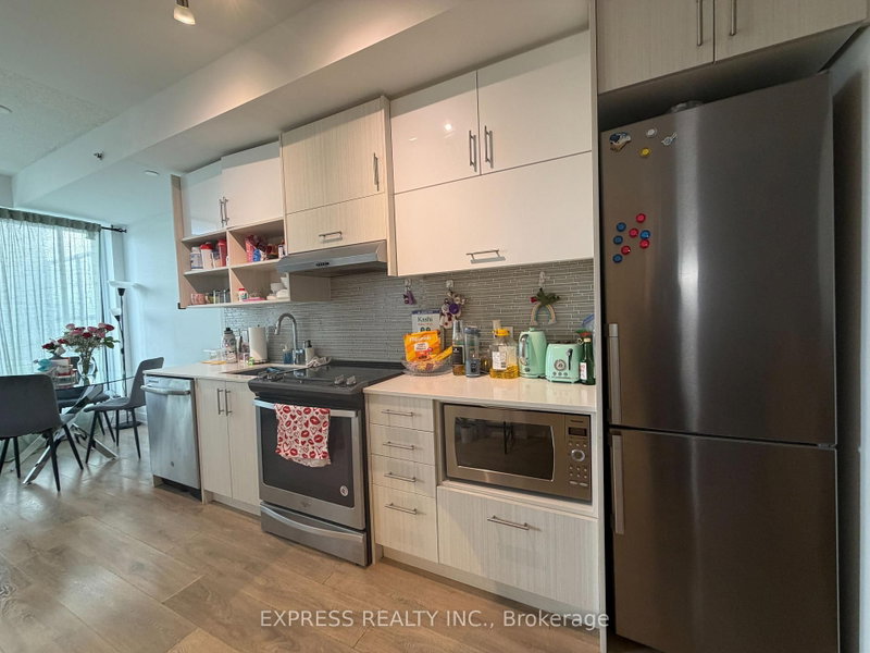 128 Fairview Mall Dr photo 1