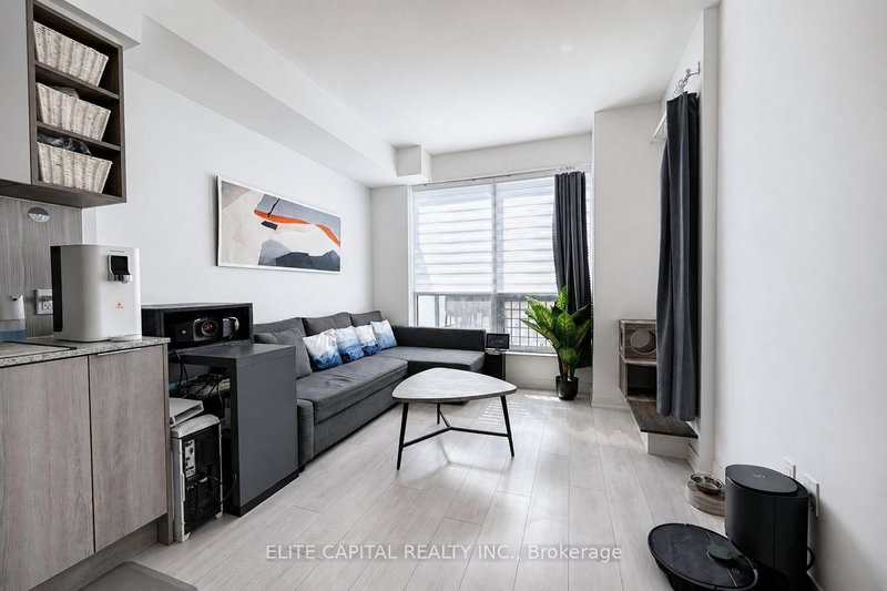 31 Tippett Rd photo 4