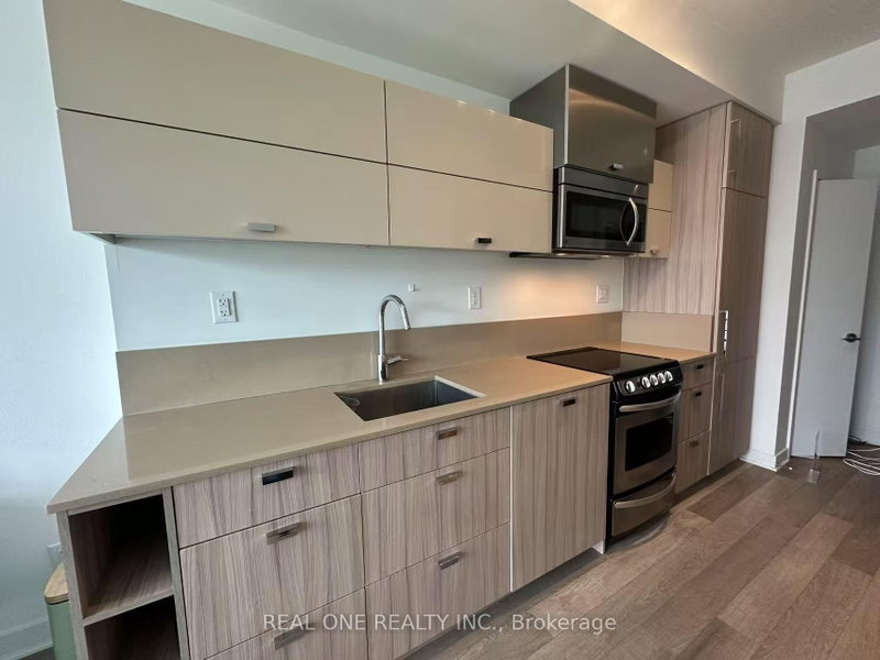 290 Adelaide St W photo 5