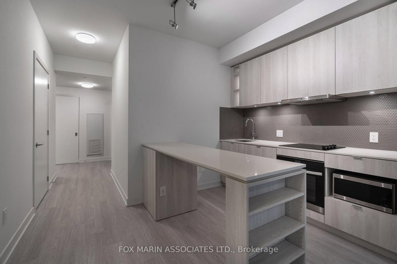 702 - 11 Yorkville Avenue