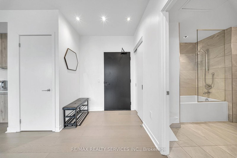 501 Adelaide St W photo 5