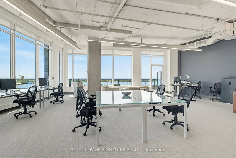 130 Queens Quay E photo 2