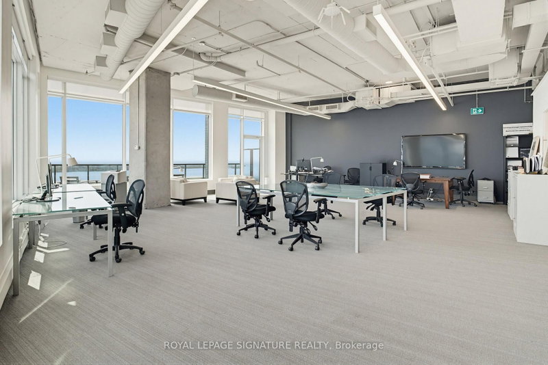 130 Queens Quay E photo 3