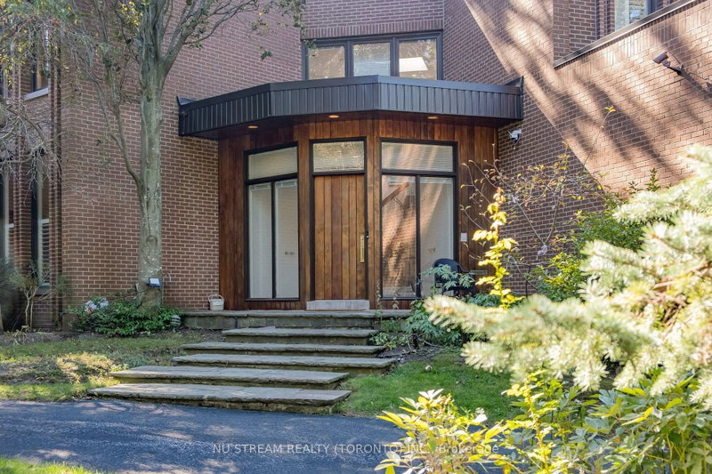 35 Penwood Cres photo 2