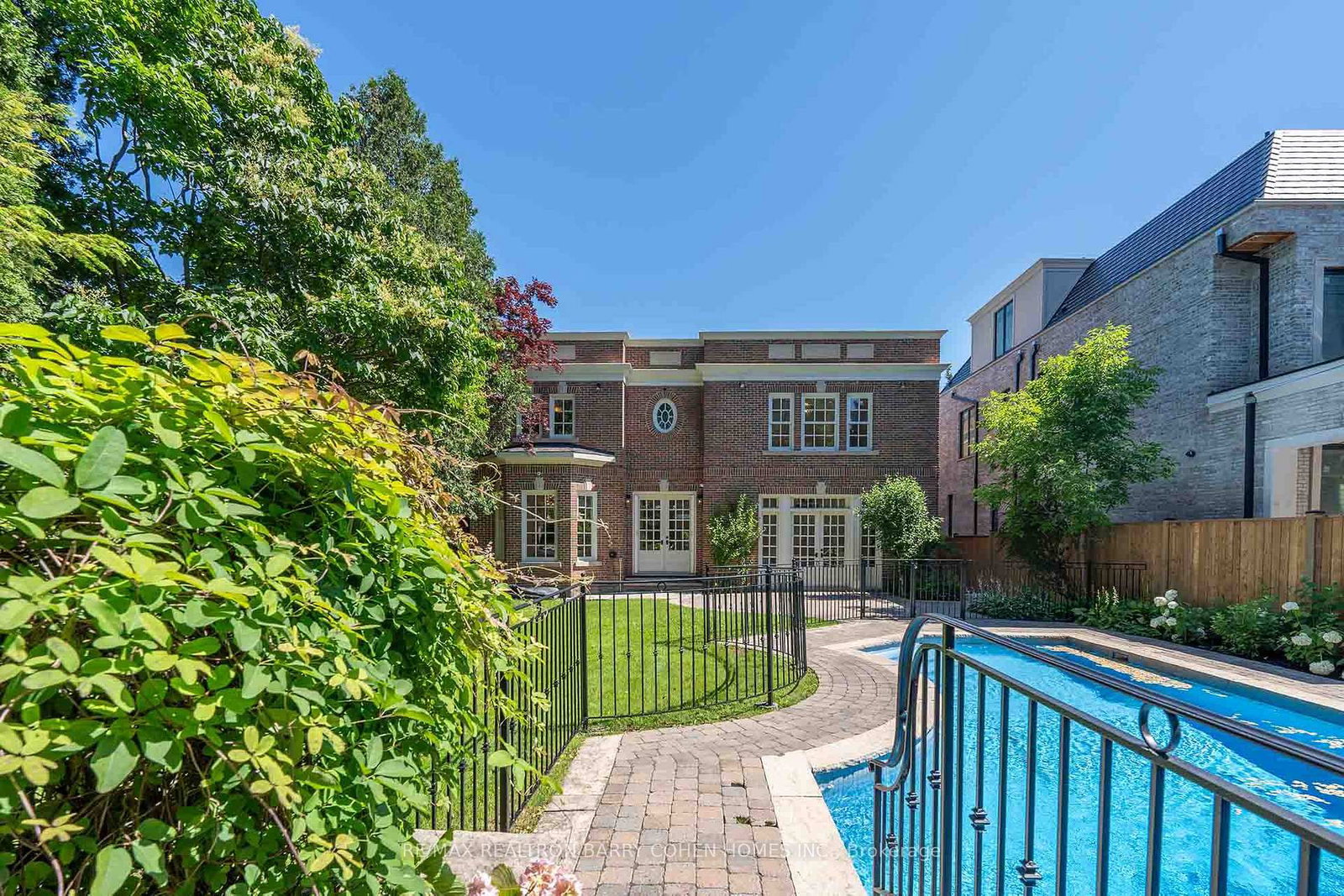 230 Dunvegan Rd, Toronto, view 8