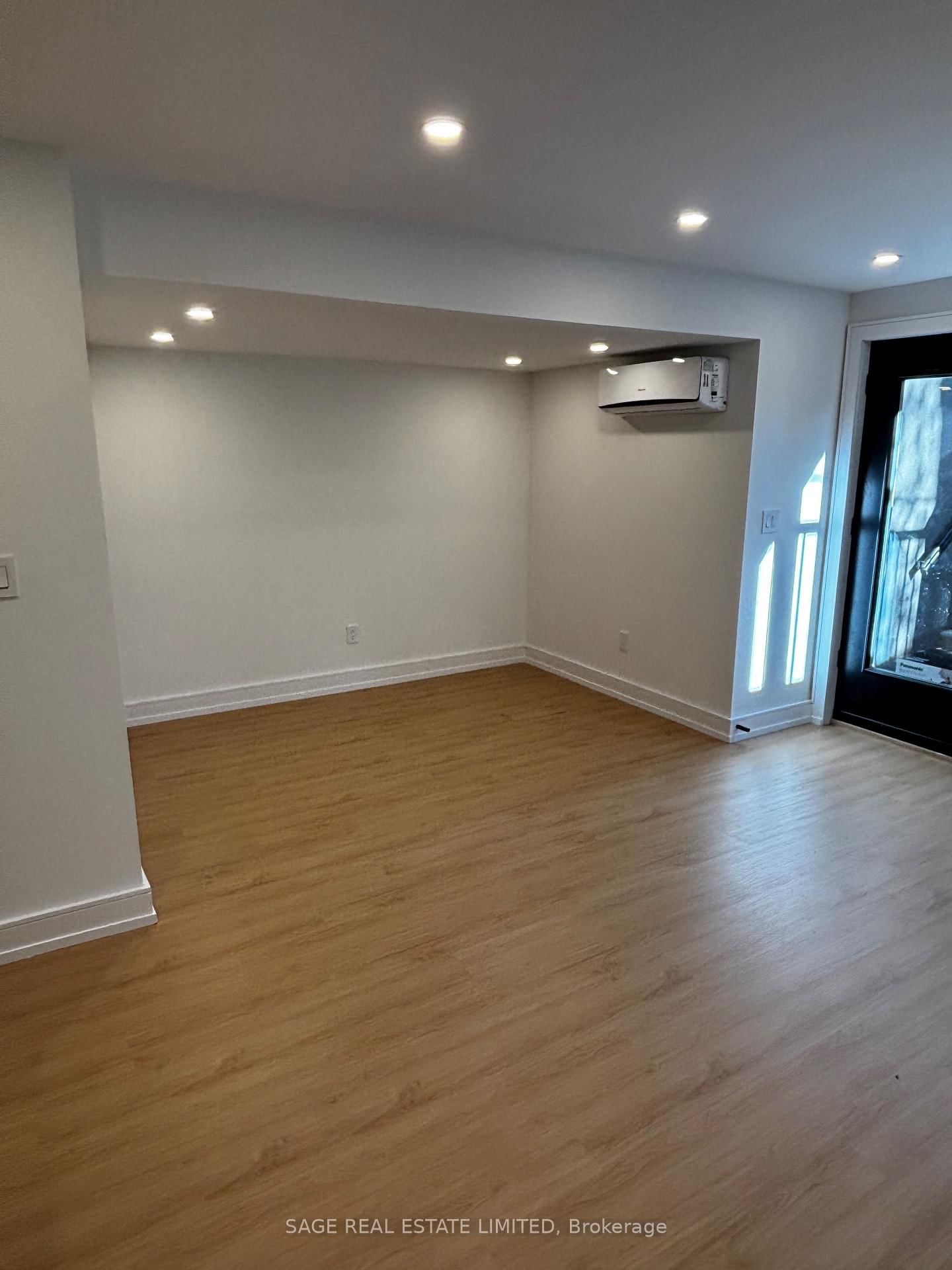 Walk Out - 22A Austin Terrace, Toronto 5