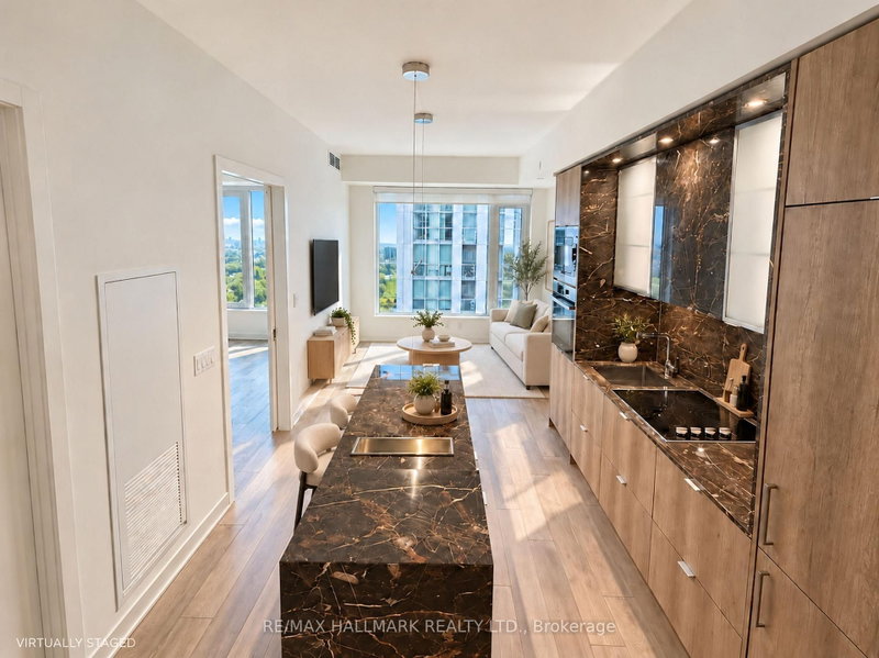 11 Yorkville Ave photo 5