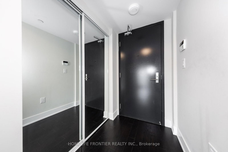 955 Bay St photo 2