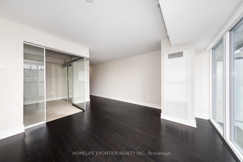 955 Bay St photo 4