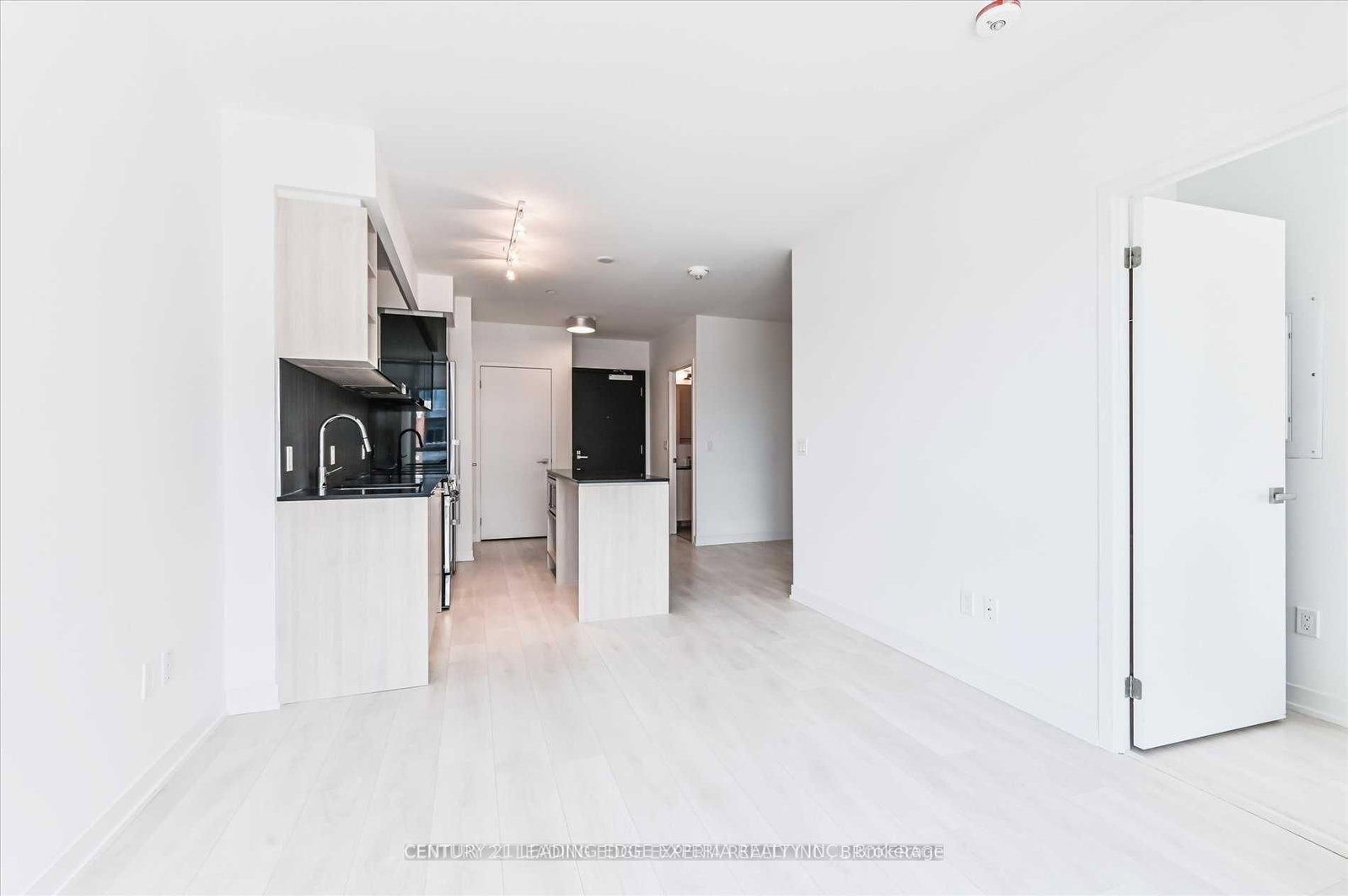 658-31 Tippett Rd, Toronto, view 15
