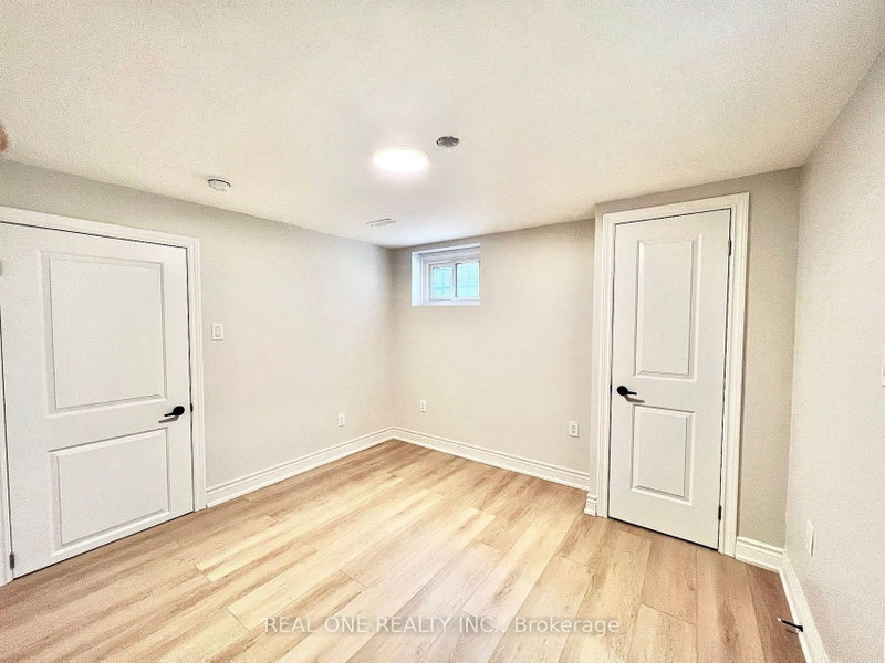 65 Dewlane Dr W photo 4