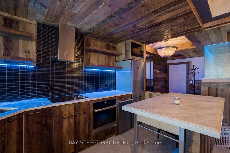 68 Yorkville Ave photo 4
