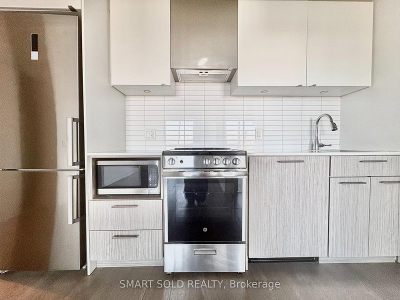 251 Jarvis St photo 5