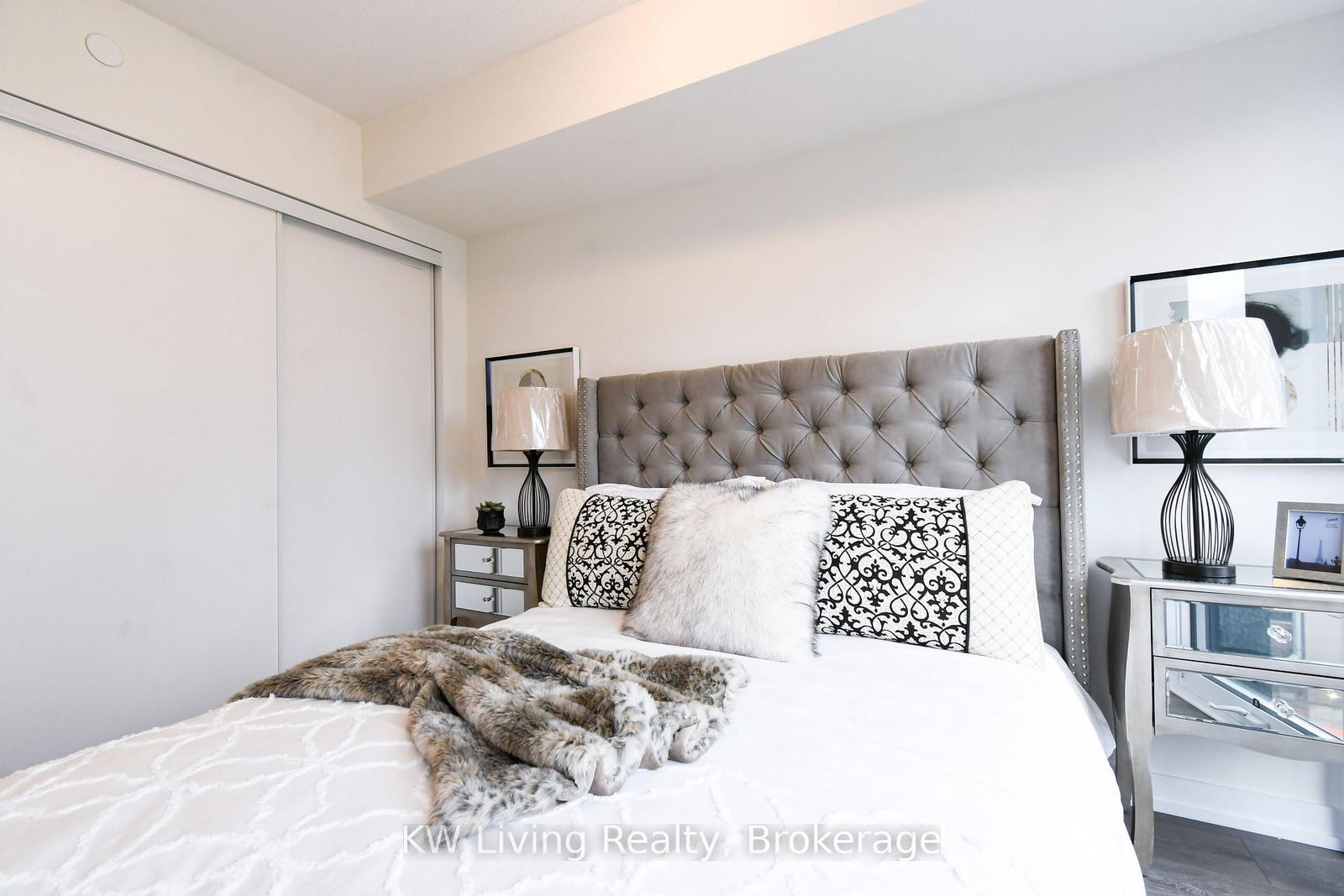 2506-60 Shuter St, Toronto, view 18