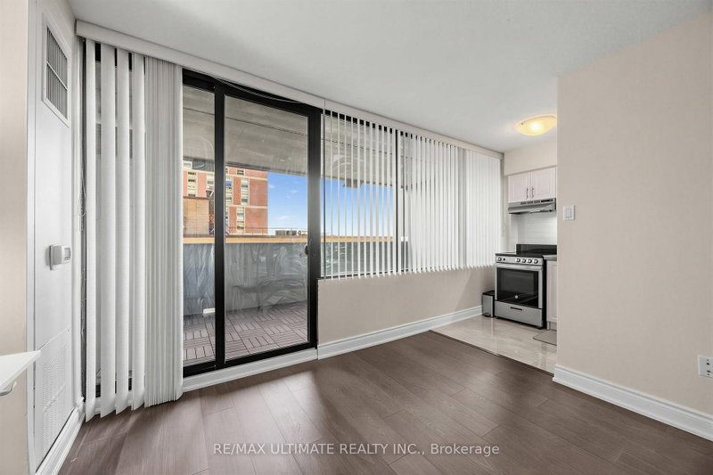 720 Spadina Ave photo 1