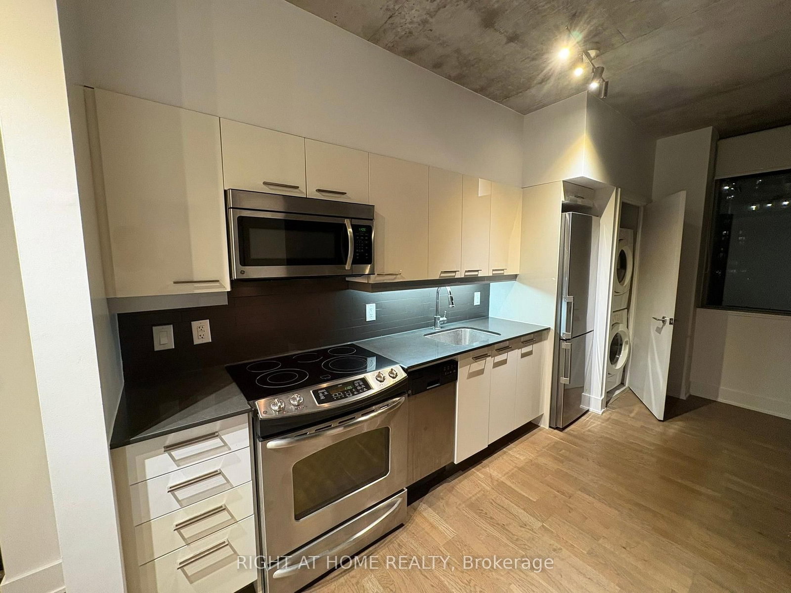 90 Trinity Street • #602 • Toronto, ON photo 7