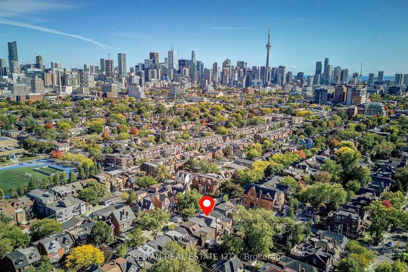 468 Markham St photo 5