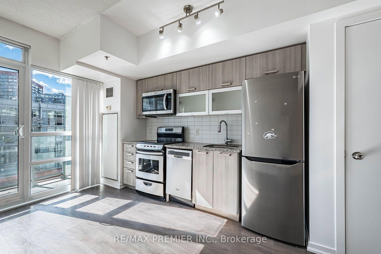 68 Abell Street • #808 • Toronto, ON photo 13