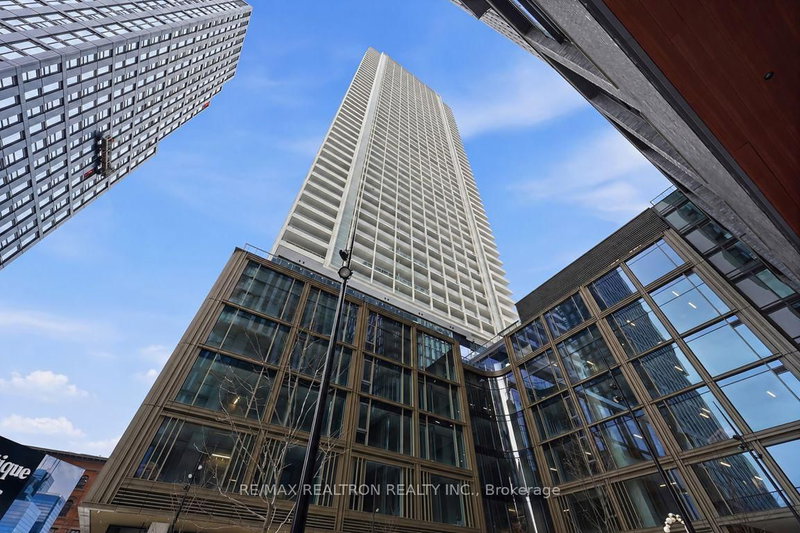 88 Queen St E photo 1