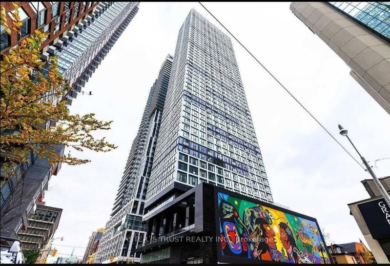 181 Dundas St E photo 1
