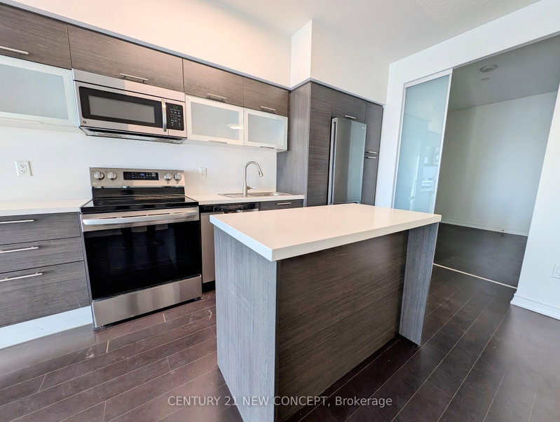 386 Yonge St photo 5