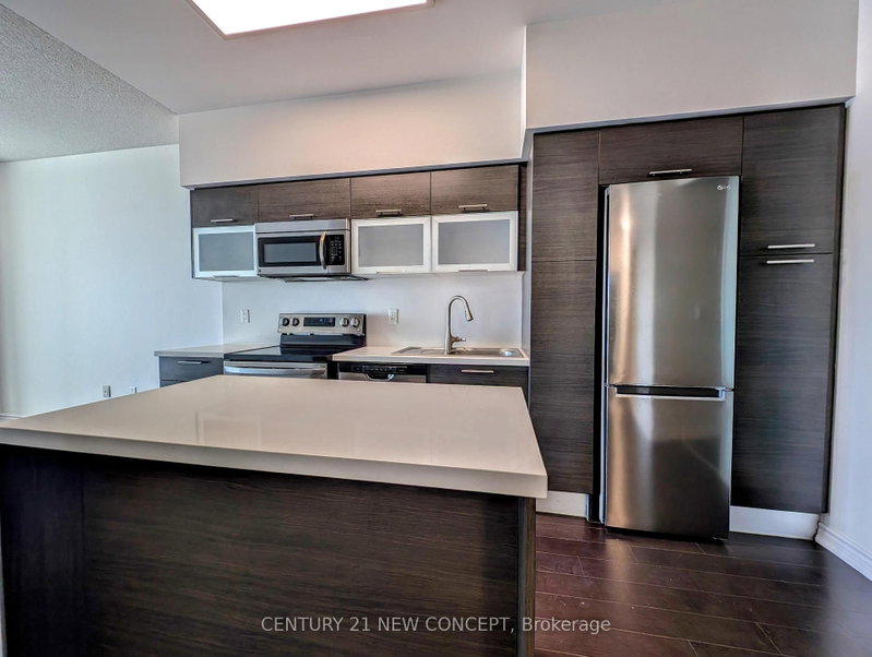 386 Yonge St photo 4