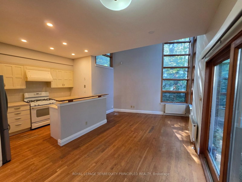 8 Bright St photo 3