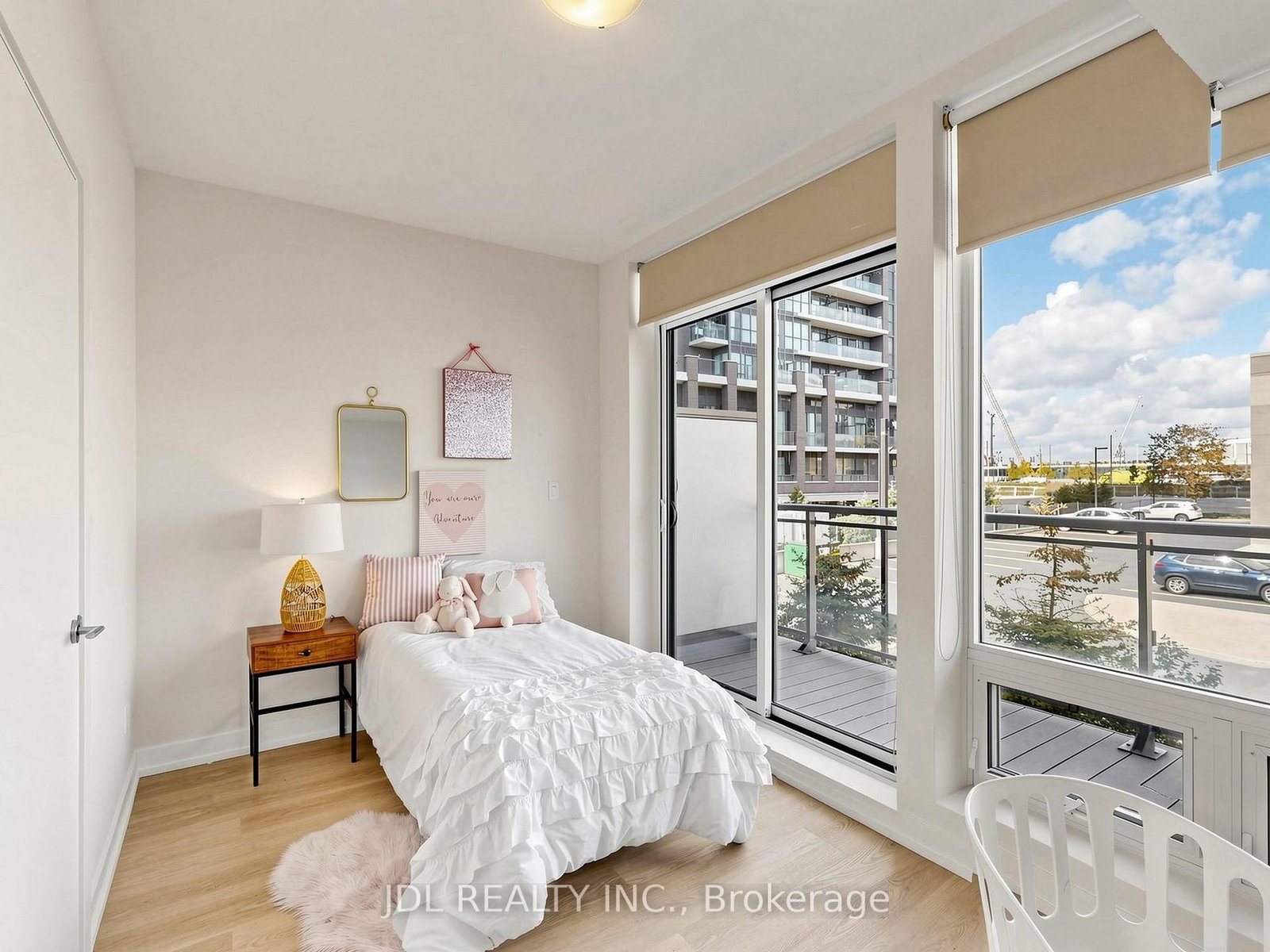 28 Sonic Way • Toronto, ON photo 20