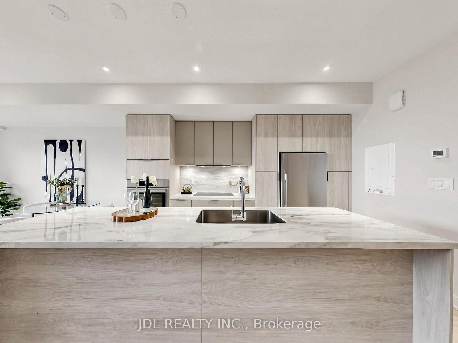 28 Sonic Way • Toronto, ON photo 4