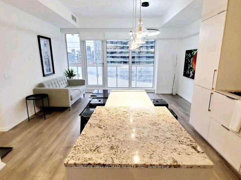 197 Yonge St photo 2