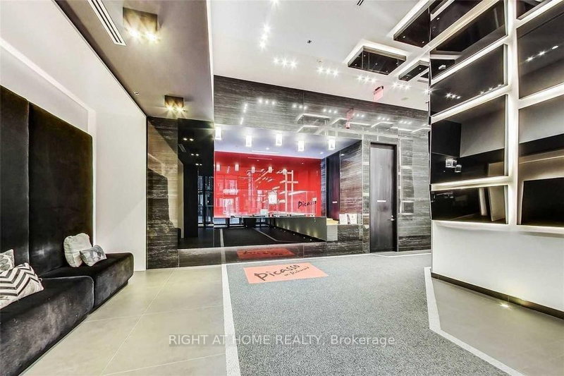 404 - 318 Richmond Street W