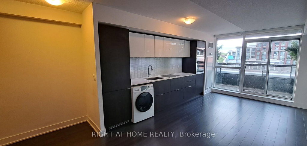 404 - 318 Richmond Street W 5
