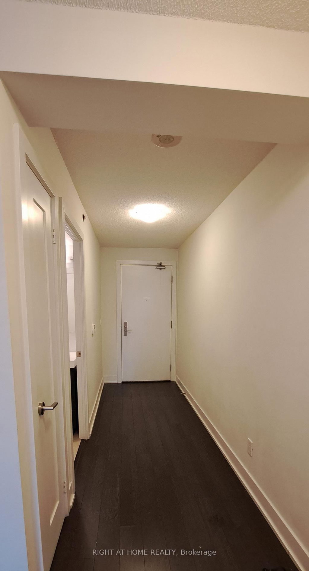 404 - 318 Richmond Street W 4