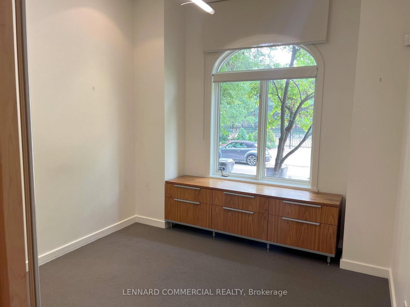 58 Shaftesbury Ave photo 2