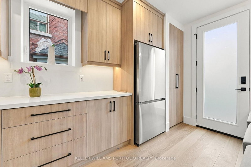 173 Beatrice St photo 5
