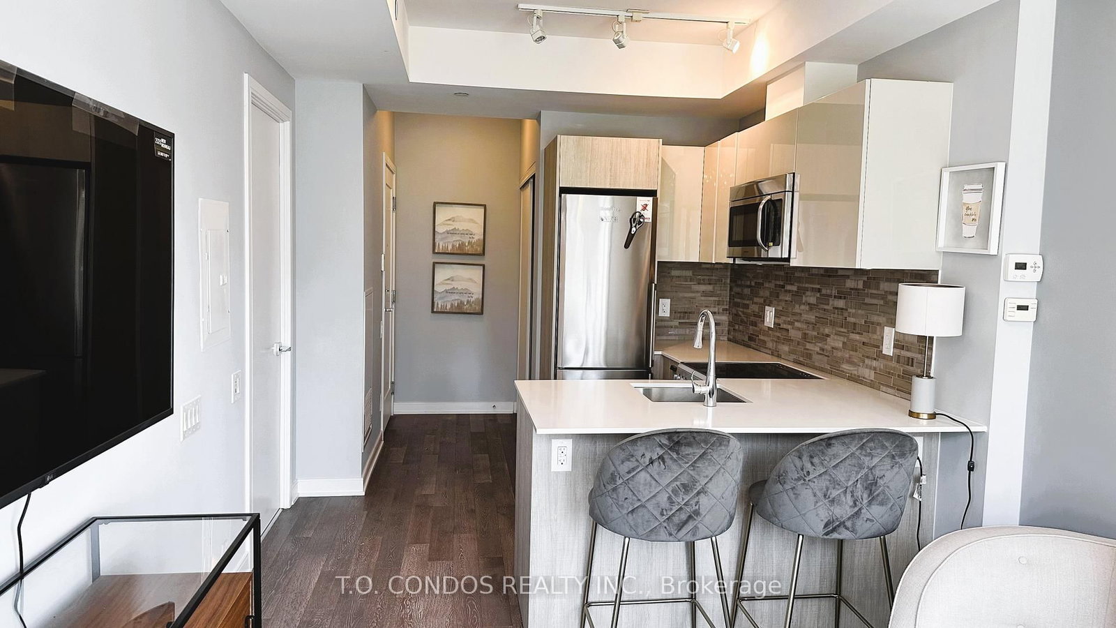 920 - 57 St. Joseph Street, Toronto 4