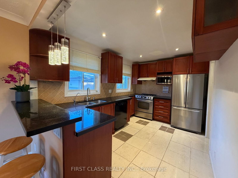 115 Mcnicoll Ave photo 3