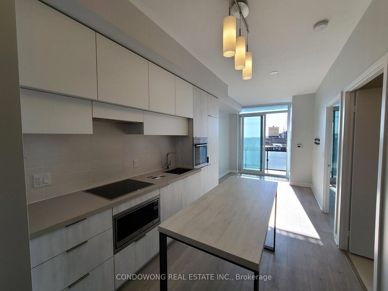 8 Eglinton Ave E photo 1
