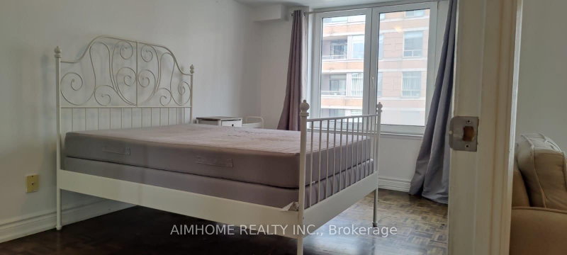1 Balmoral Ave photo 5