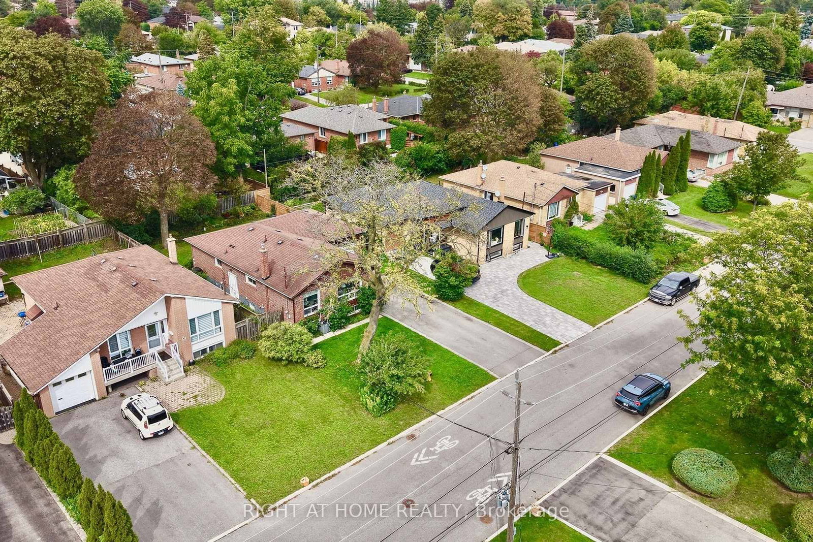 202 Waterloo Avenue • Toronto, ON photo 6