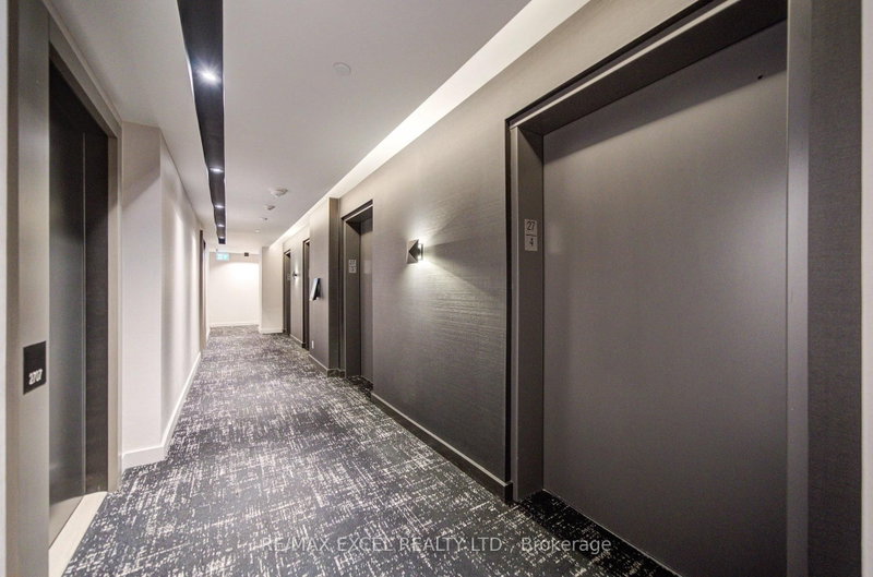 108 Peter St photo 4