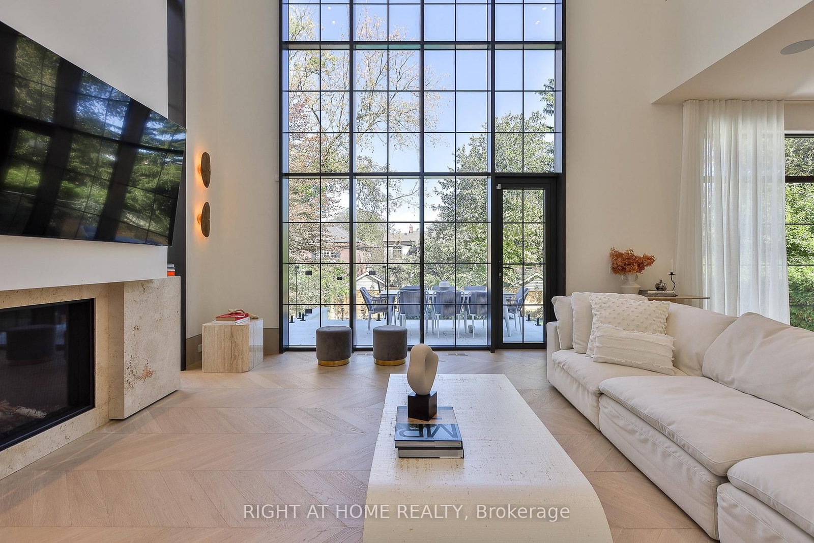 127 Yonge Boulevard • Toronto, ON photo 19