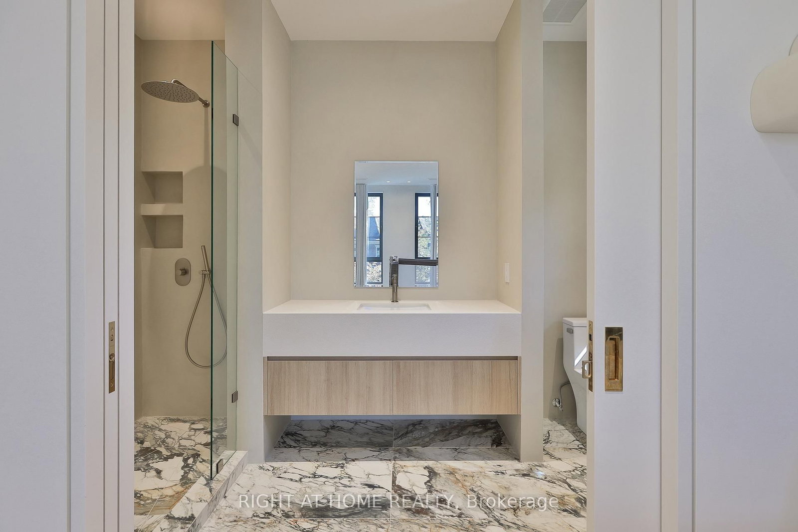 127 Yonge Boulevard • Toronto, ON photo 44