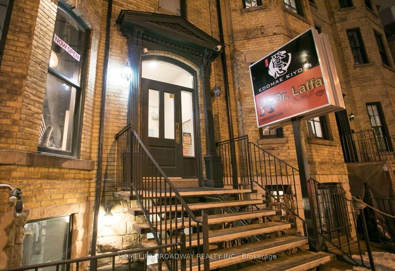76 Gerrard St E photo 2
