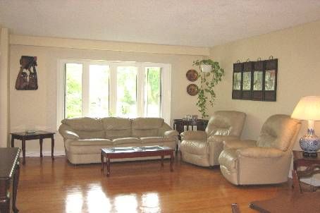 25 Tristan Cres, Toronto, M2H1X2 | Image 2